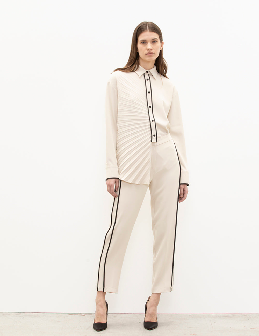 Cigarette trousers with contrasting profile