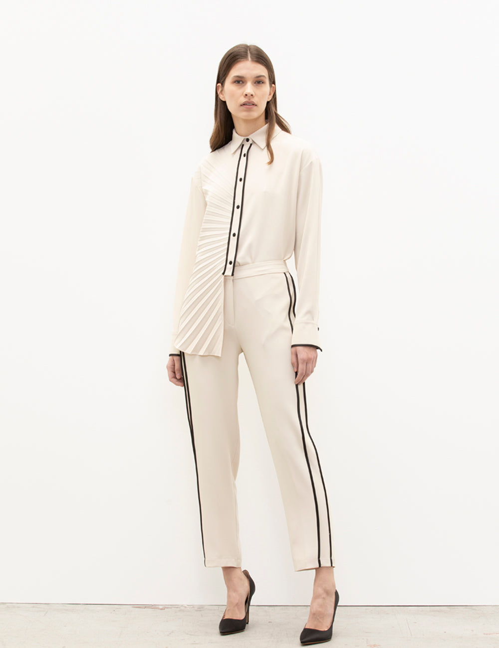 Cigarette trousers with contrasting profile